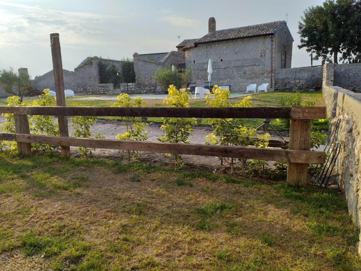 Gibbesi Country Farm Piccolo Cottage Naro エクステリア 写真